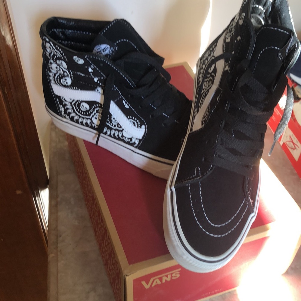 Vans - Picture 6 of 7